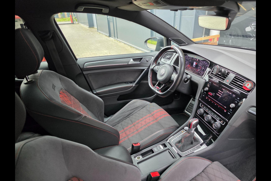 Volkswagen Golf 2.0 TSI GTI TCR - 383 PK / PANO / CARPLAY / ALCANTARA / ADAPT.CRUISE / KEYLESS / CAMERA / DODEHOEK / LANE ASSIST !