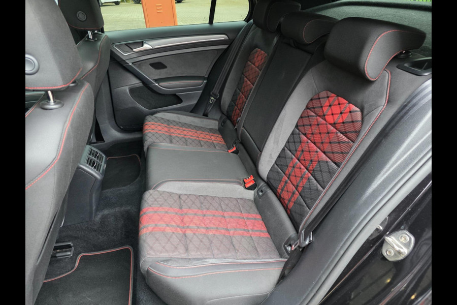 Volkswagen Golf 2.0 TSI GTI TCR - 383 PK / PANO / CARPLAY / ALCANTARA / ADAPT.CRUISE / KEYLESS / CAMERA / DODEHOEK / LANE ASSIST !