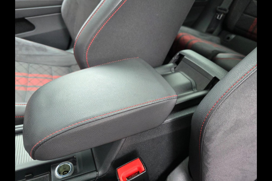 Volkswagen Golf 2.0 TSI GTI TCR - 383 PK / PANO / CARPLAY / ALCANTARA / ADAPT.CRUISE / KEYLESS / CAMERA / DODEHOEK / LANE ASSIST !