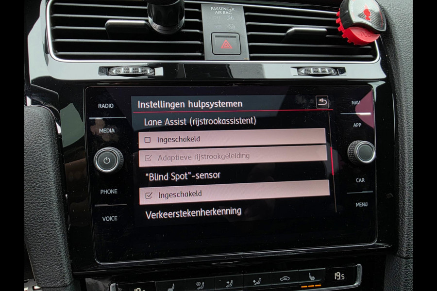 Volkswagen Golf 2.0 TSI GTI TCR - 383 PK / PANO / CARPLAY / ALCANTARA / ADAPT.CRUISE / KEYLESS / CAMERA / DODEHOEK / LANE ASSIST !