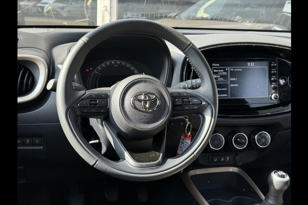 Toyota Aygo X 1.0 VVT-i Pulse Bi-Tone | Stoelverwarming, 17 inch, Apple CarPlay/Android Auto, Camera, Licht + Regensensor