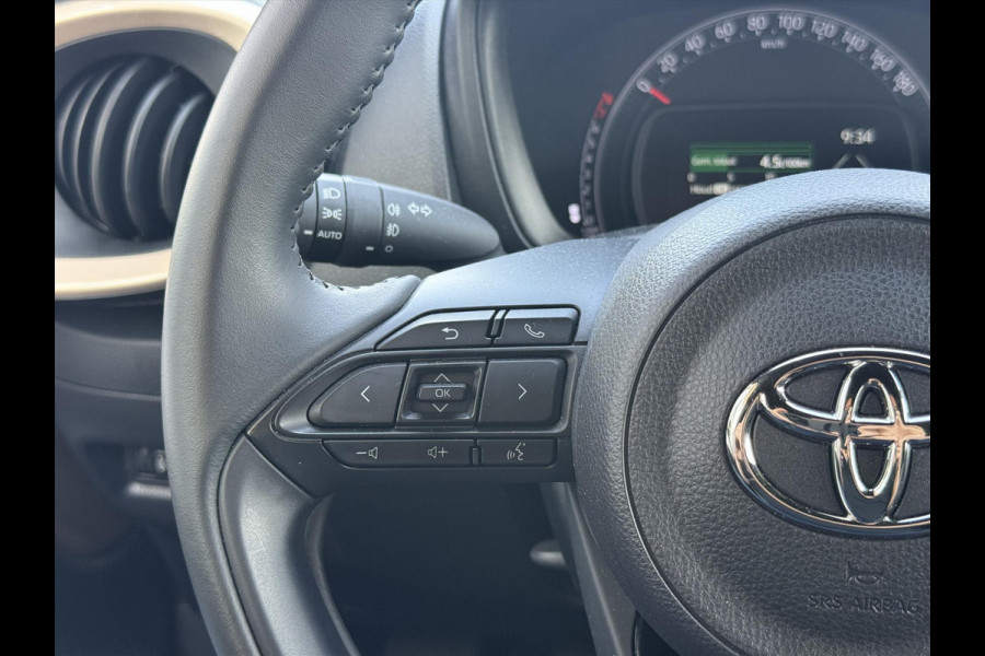 Toyota Aygo X 1.0 VVT-i Pulse Bi-Tone | Stoelverwarming, 17 inch, Apple CarPlay/Android Auto, Camera, Licht + Regensensor