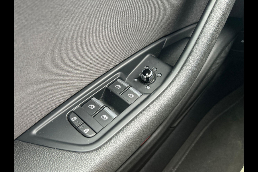 Audi A4 Avant 35 TFSI Launch edition Business 150pk S-tronic | Navigatie | LEd koplampen | Sportstoelen | Virtual Cockpit | Stoelverwarming