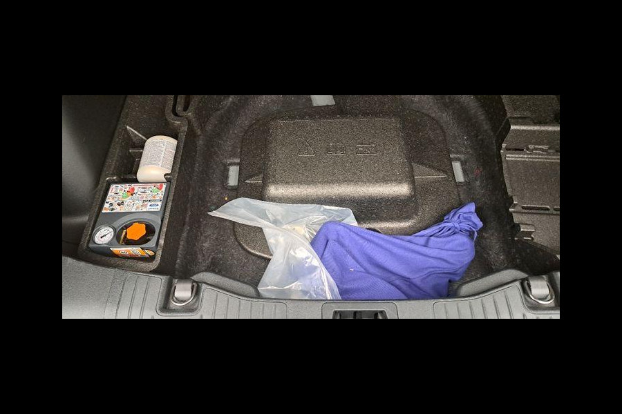 Ford Kuga 2.5 PHEV Titanium 225pk | Driver Assistance Pack | Technology Pack | Winterpack | AGR Stoelen met half leder | Trekhaak afneembaar | Michelin Cross Climate