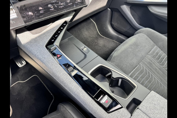 Peugeot E-3008 GT Avantage 73 kWh | Panoramadak | Meer foto's volgen