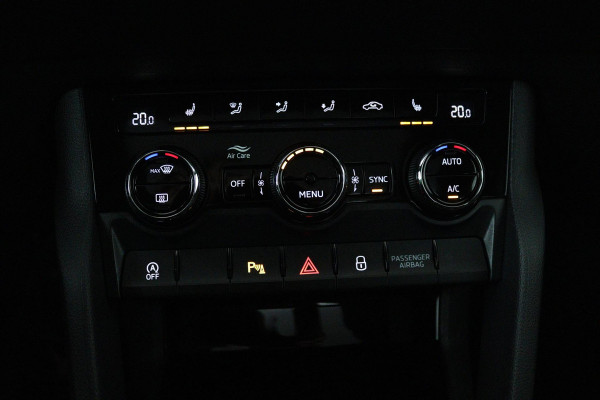 Škoda Karoq 1.5 TSI ACT Sportline Business (PANORAMADAK, STOEL-/STUURVERWARMING, ELEKT. TREKHAAK, ADAPTIVE CRUISE, CAMERA)