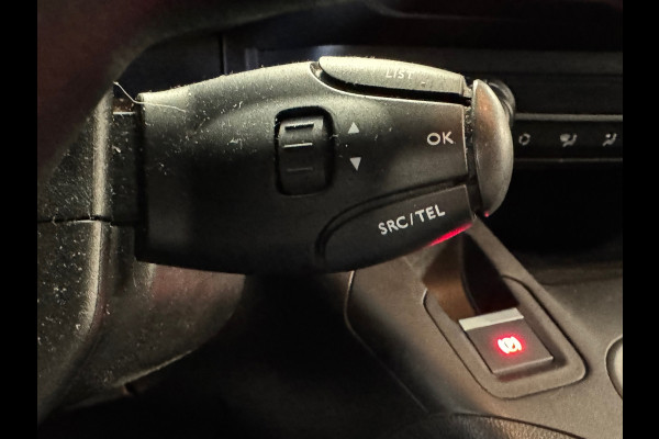 Peugeot Partner 1.6 BlueHDI Premium APPLE CARPLAY / CRUISE / TREKHAAK / CAMERA / PARKEERSENSOREN / AIRCO