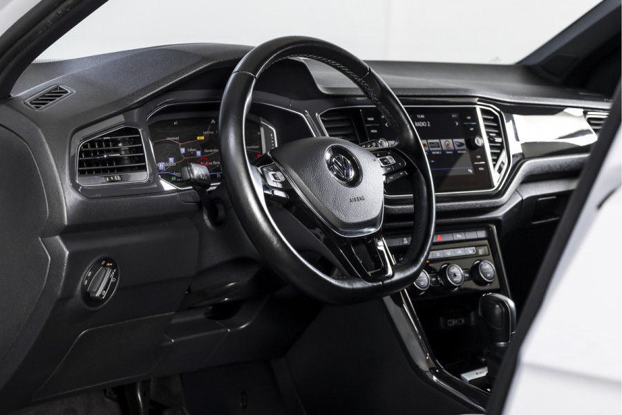Volkswagen T-Roc 2.0 TSI 190 PK 4Motion Sport - Automaat | Dig. Cockpit | Cruise Control | Stoelverw. | PDC | NAV + App. Connect | ECC | Afn. Trekhaak | LM 17" |