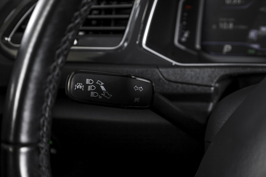 Volkswagen T-Roc 2.0 TSI 190 PK 4Motion Sport - Automaat | Dig. Cockpit | Cruise Control | Stoelverw. | PDC | NAV + App. Connect | ECC | Afn. Trekhaak | LM 17" |