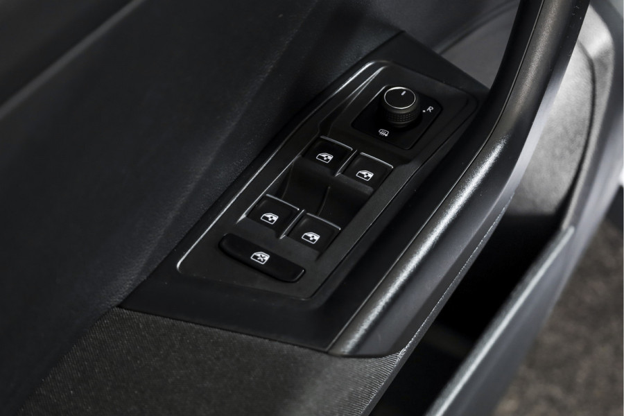 Volkswagen T-Roc 2.0 TSI 190 PK 4Motion Sport - Automaat | Dig. Cockpit | Cruise Control | Stoelverw. | PDC | NAV + App. Connect | ECC | Afn. Trekhaak | LM 17" |