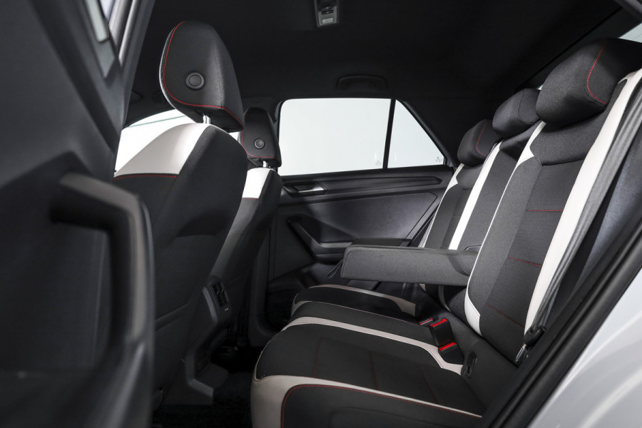Volkswagen T-Roc 2.0 TSI 190 PK 4Motion Sport - Automaat | Dig. Cockpit | Cruise Control | Stoelverw. | PDC | NAV + App. Connect | ECC | Afn. Trekhaak | LM 17" |