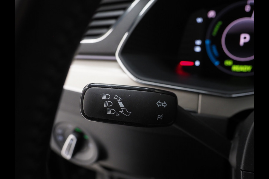Škoda Superb Combi 1.4 TSI iV Laurin & Klement | Massage | Canton | 360 | Keyless | Adaptive Cruise | Memory | Trekhaak