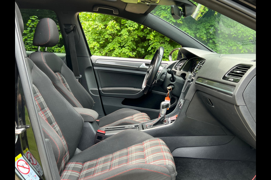 Volkswagen Golf 2.0 TSI GTI Performance | PANO + VIRTUAL + DSG |