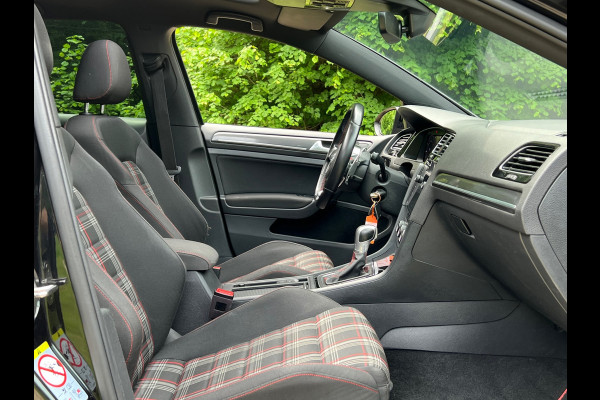 Volkswagen Golf 2.0 TSI GTI Performance | PANO + VIRTUAL + DSG |