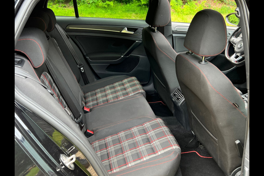 Volkswagen Golf 2.0 TSI GTI Performance | PANO + VIRTUAL + DSG |