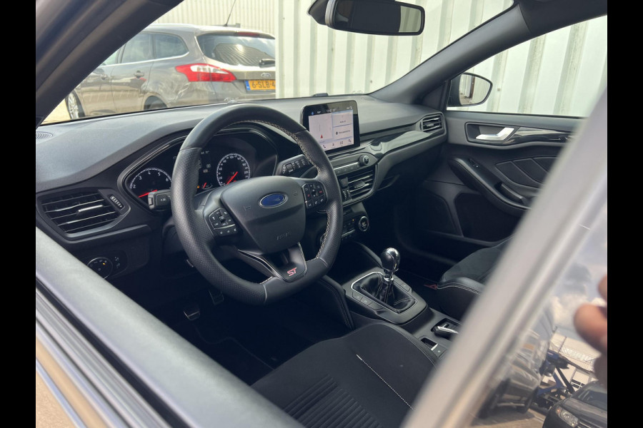 Ford FOCUS Wagon 2.3 EcoBoost ST-3 | 280PK | Adaptive cruise control | Launch control | Winter Pack | Full LED | Camera