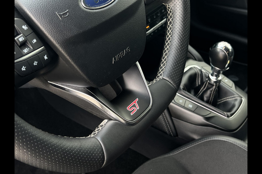 Ford FOCUS Wagon 2.3 EcoBoost ST-3 | 280PK | Adaptive cruise control | Launch control | Winter Pack | Full LED | Camera