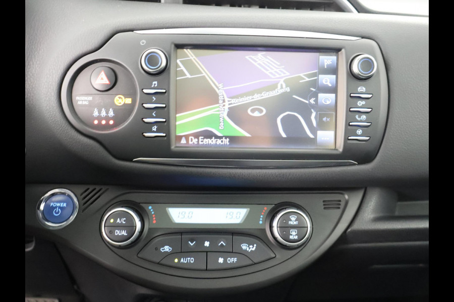Toyota Yaris 1.5 HYBRID PREMIUM LIMITED GARANTIE 9-2028 PANODAK.NAVI.LEDER.ETC ETC