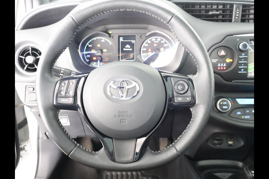 Toyota Yaris 1.5 HYBRID PREMIUM LIMITED GARANTIE 9-2028 PANODAK.NAVI.LEDER.ETC ETC