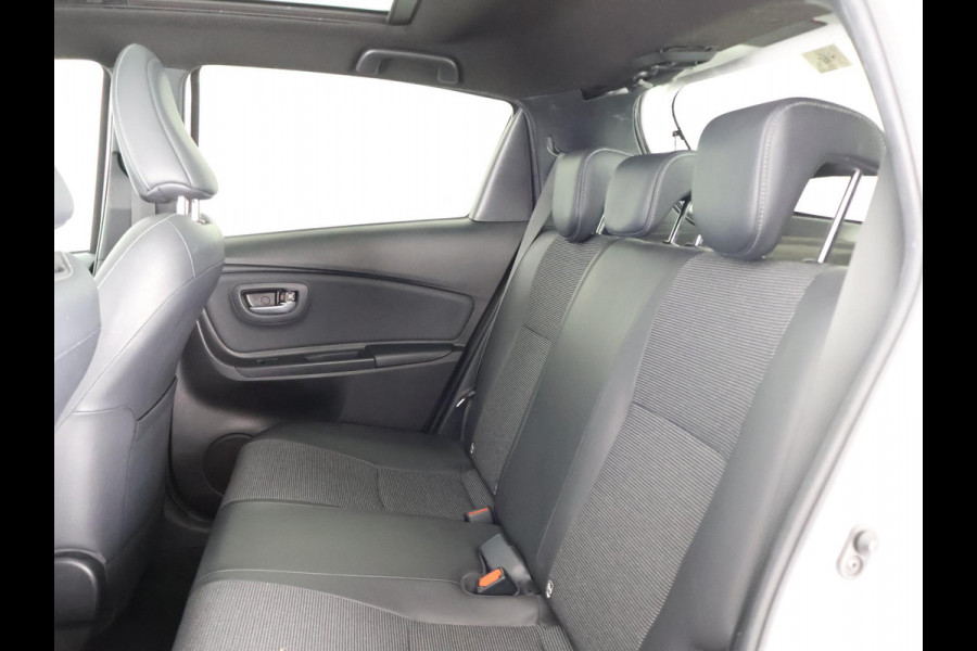 Toyota Yaris 1.5 HYBRID PREMIUM LIMITED GARANTIE 9-2028 PANODAK.NAVI.LEDER.ETC ETC