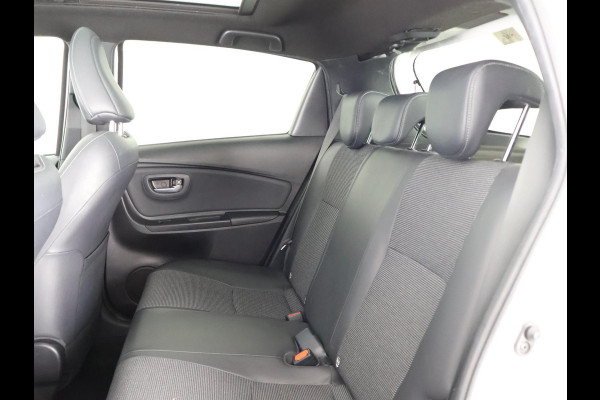 Toyota Yaris 1.5 HYBRID PREMIUM LIMITED GARANTIE 9-2028 PANODAK.NAVI.LEDER.ETC ETC