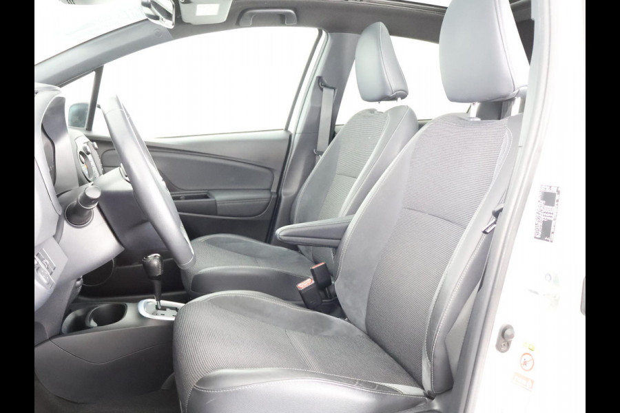 Toyota Yaris 1.5 HYBRID PREMIUM LIMITED GARANTIE 9-2028 PANODAK.NAVI.LEDER.ETC ETC