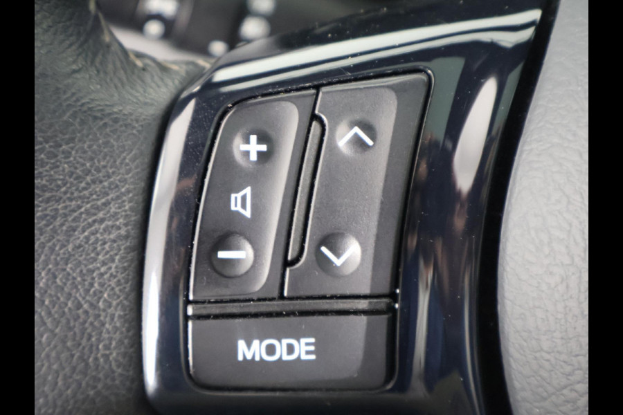 Toyota Yaris 1.5 HYBRID PREMIUM LIMITED GARANTIE 9-2028 PANODAK.NAVI.LEDER.ETC ETC