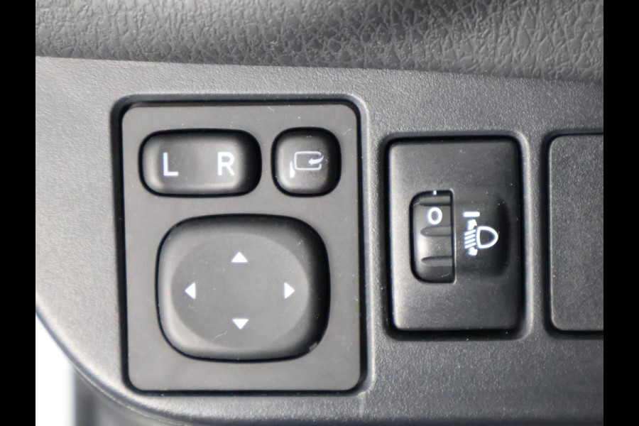 Toyota Yaris 1.5 HYBRID PREMIUM LIMITED GARANTIE 9-2028 PANODAK.NAVI.LEDER.ETC ETC