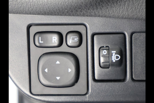 Toyota Yaris 1.5 HYBRID PREMIUM LIMITED GARANTIE 9-2028 PANODAK.NAVI.LEDER.ETC ETC