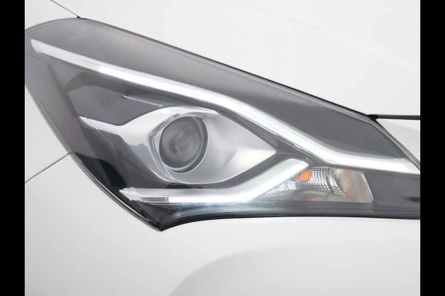 Toyota Yaris 1.5 HYBRID PREMIUM LIMITED GARANTIE 9-2028 PANODAK.NAVI.LEDER.ETC ETC