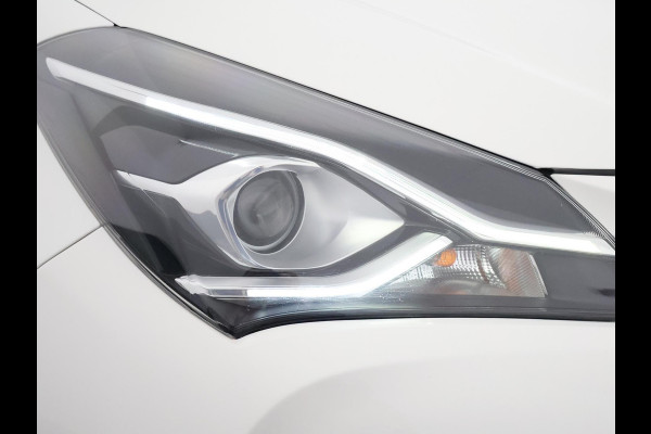 Toyota Yaris 1.5 HYBRID PREMIUM LIMITED GARANTIE 9-2028 PANODAK.NAVI.LEDER.ETC ETC