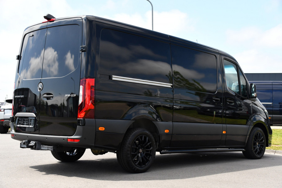 Mercedes-Benz Sprinter 319 1.9 CDI L2H1 AMG Edition Pro Adaptieve Cruise, 360 Camera, Carplay, LED, Clima, 190PK, Multimedia, Stoelverwarming, Uniek!