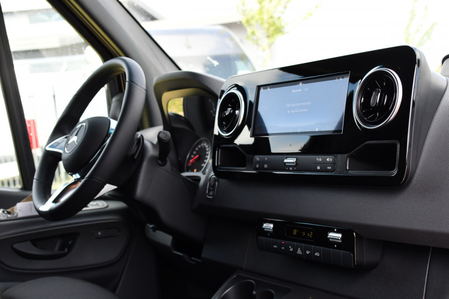 Mercedes-Benz Sprinter 319 1.9 CDI L2H1 AMG Edition Pro Adaptieve Cruise, 360 Camera, Carplay, LED, Clima, 190PK, Multimedia, Stoelverwarming, Uniek!