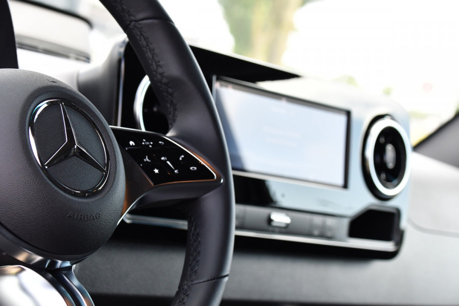 Mercedes-Benz Sprinter 319 1.9 CDI L2H1 AMG Edition Pro Adaptieve Cruise, 360 Camera, Carplay, LED, Clima, 190PK, Multimedia, Stoelverwarming, Uniek!