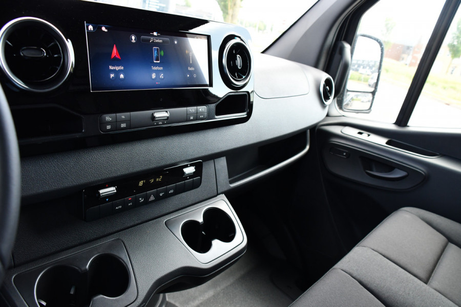 Mercedes-Benz Sprinter 319 1.9 CDI L2H1 AMG Edition Pro Adaptieve Cruise, 360 Camera, Carplay, LED, Clima, 190PK, Multimedia, Stoelverwarming, Uniek!