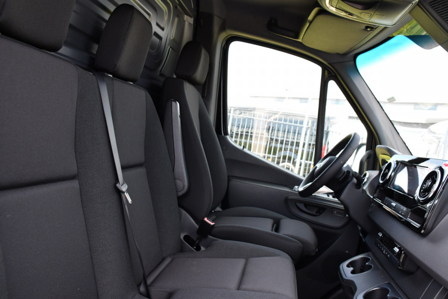 Mercedes-Benz Sprinter 319 1.9 CDI L2H1 AMG Edition Pro Adaptieve Cruise, 360 Camera, Carplay, LED, Clima, 190PK, Multimedia, Stoelverwarming, Uniek!