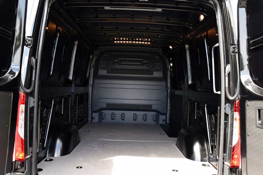Mercedes-Benz Sprinter 319 1.9 CDI L2H1 AMG Edition Pro Adaptieve Cruise, 360 Camera, Carplay, LED, Clima, 190PK, Multimedia, Stoelverwarming, Uniek!