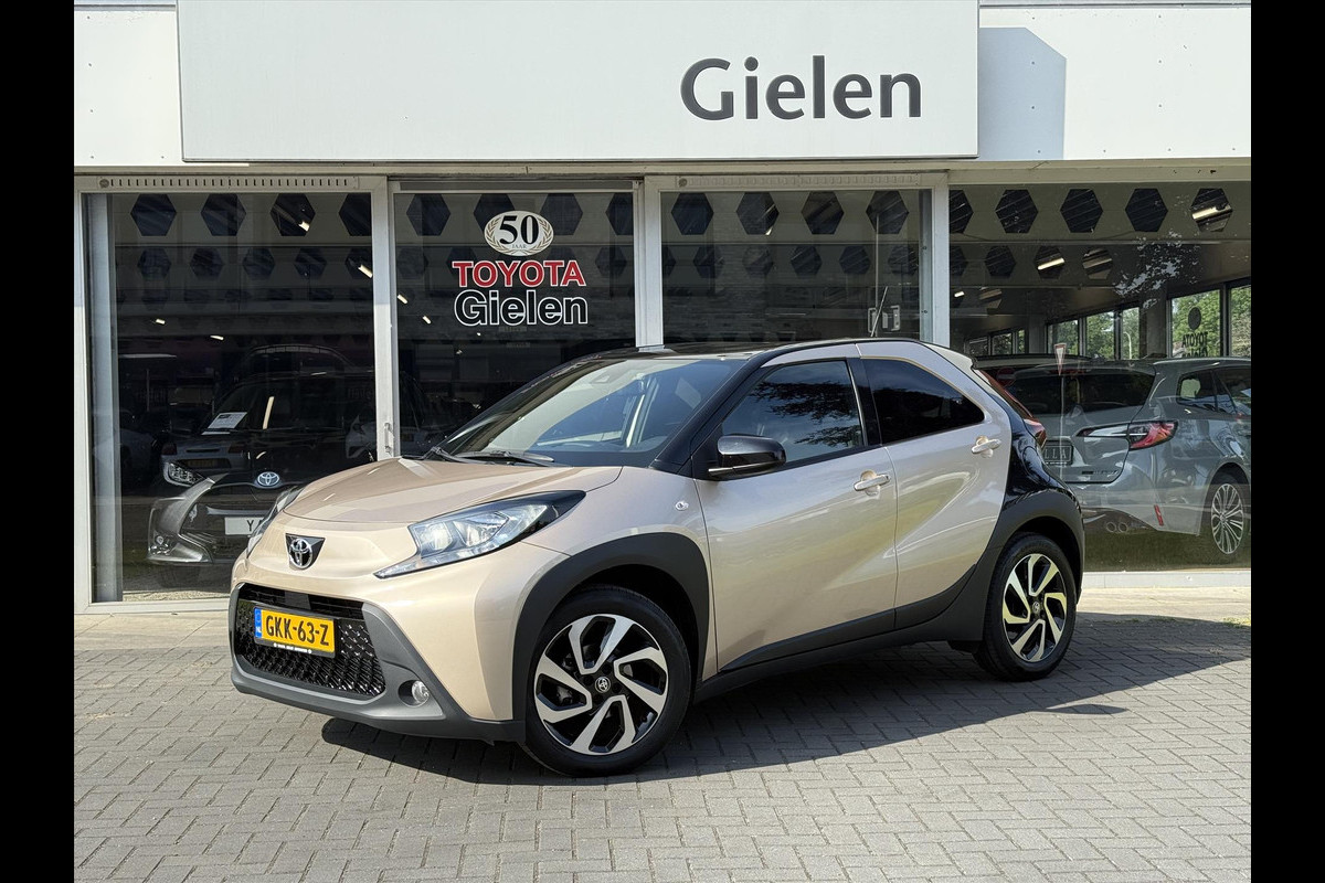 Toyota Aygo X 1.0 VVT-i Pulse Bi-Tone | Stoelverwarming, 17 inch, Apple CarPlay/Android Auto, Camera, Licht + Regensensor