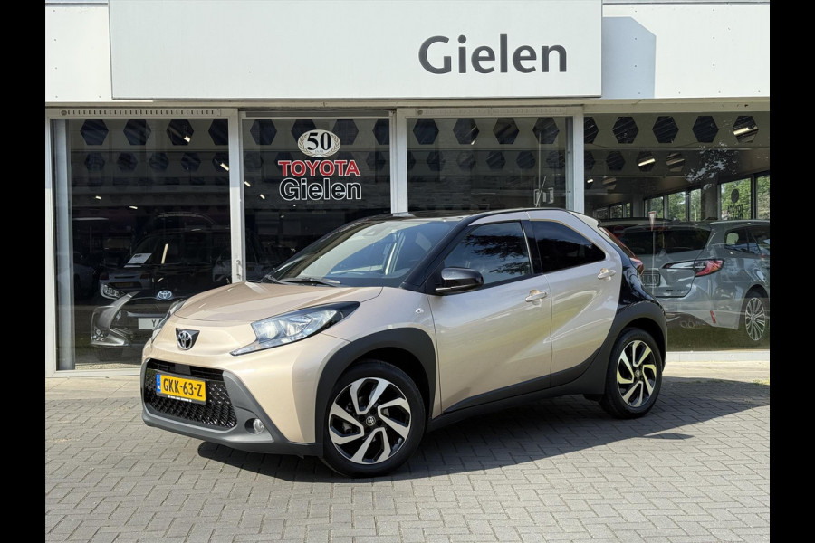 Toyota Aygo X 1.0 VVT-i Pulse Bi-Tone | Stoelverwarming, 17 inch, Apple CarPlay/Android Auto, Camera, Licht + Regensensor