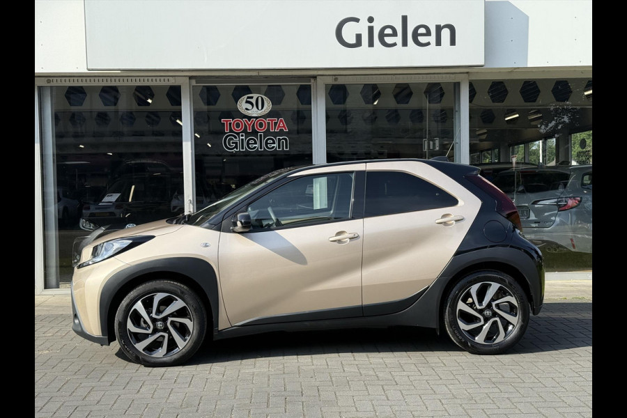Toyota Aygo X 1.0 VVT-i Pulse Bi-Tone | Stoelverwarming, 17 inch, Apple CarPlay/Android Auto, Camera, Licht + Regensensor