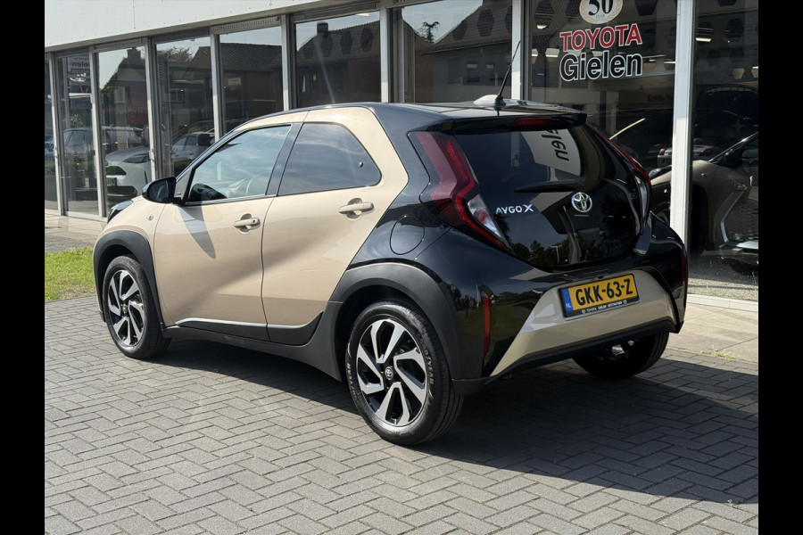 Toyota Aygo X 1.0 VVT-i Pulse Bi-Tone | Stoelverwarming, 17 inch, Apple CarPlay/Android Auto, Camera, Licht + Regensensor