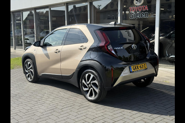Toyota Aygo X 1.0 VVT-i Pulse Bi-Tone | Stoelverwarming, 17 inch, Apple CarPlay/Android Auto, Camera, Licht + Regensensor