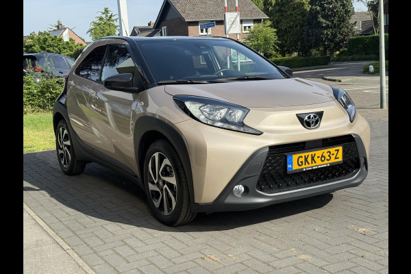 Toyota Aygo X 1.0 VVT-i Pulse Bi-Tone | Stoelverwarming, 17 inch, Apple CarPlay/Android Auto, Camera, Licht + Regensensor