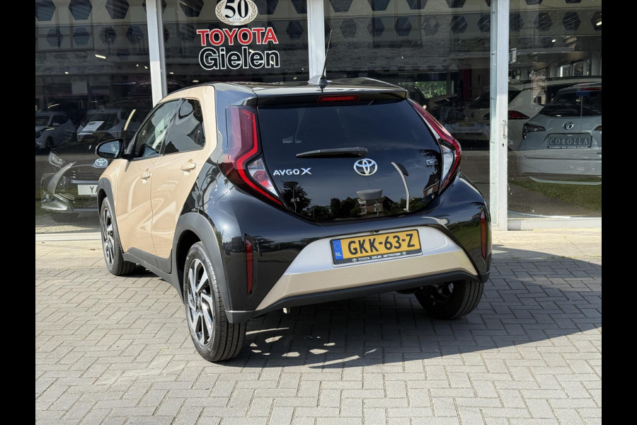 Toyota Aygo X 1.0 VVT-i Pulse Bi-Tone | Stoelverwarming, 17 inch, Apple CarPlay/Android Auto, Camera, Licht + Regensensor