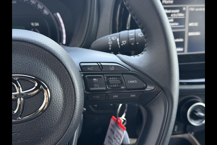 Toyota Aygo X 1.0 VVT-i Pulse Bi-Tone | Stoelverwarming, 17 inch, Apple CarPlay/Android Auto, Camera, Licht + Regensensor