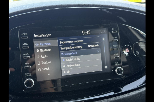Toyota Aygo X 1.0 VVT-i Pulse Bi-Tone | Stoelverwarming, 17 inch, Apple CarPlay/Android Auto, Camera, Licht + Regensensor