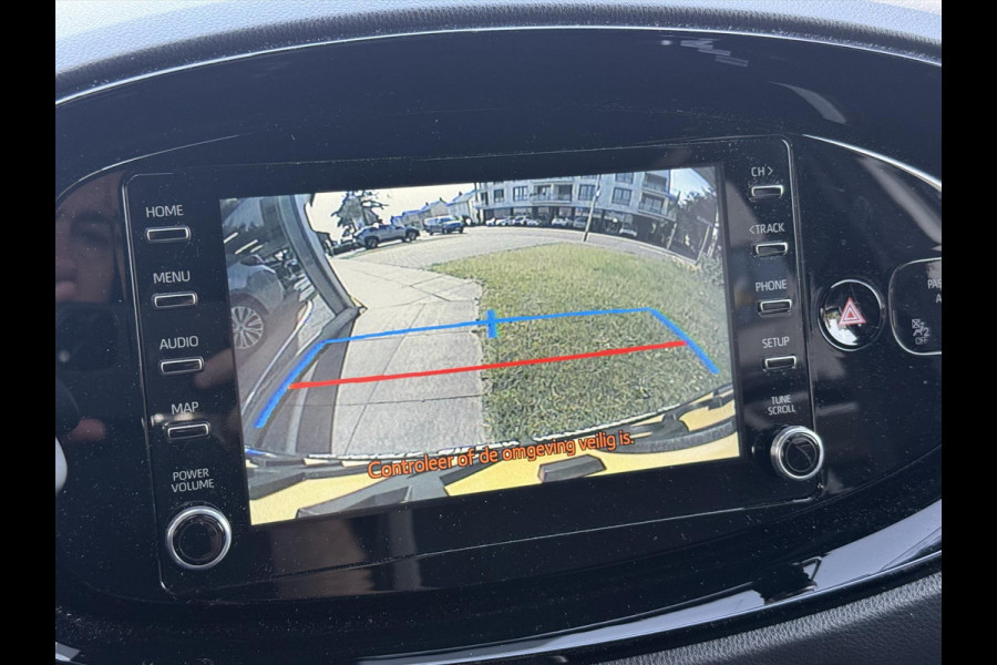 Toyota Aygo X 1.0 VVT-i Pulse Bi-Tone | Stoelverwarming, 17 inch, Apple CarPlay/Android Auto, Camera, Licht + Regensensor