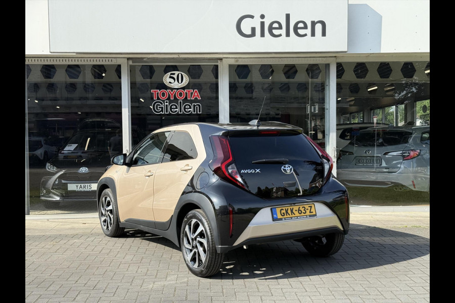 Toyota Aygo X 1.0 VVT-i Pulse Bi-Tone | Stoelverwarming, 17 inch, Apple CarPlay/Android Auto, Camera, Licht + Regensensor