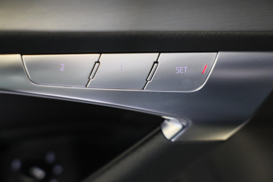 Audi A6 Avant 55 TFSI e Quattro S6 Look / Head Up / Memory / Leder / Elek Stoelen / Acc / F1 / Lane Assist / Open Pano / Pdc / 20