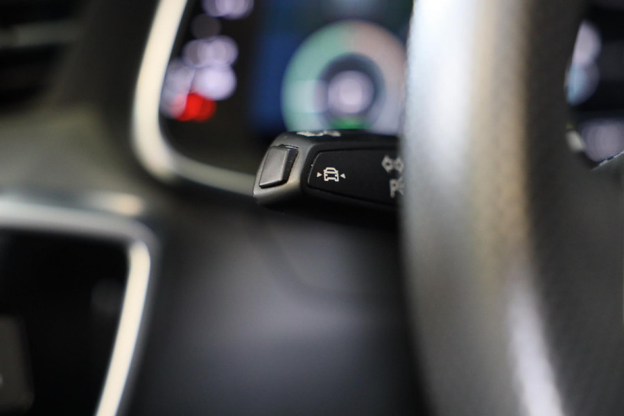 Audi A6 Avant 55 TFSI e Quattro S6 Look / Head Up / Memory / Leder / Elek Stoelen / Acc / F1 / Lane Assist / Open Pano / Pdc / 20